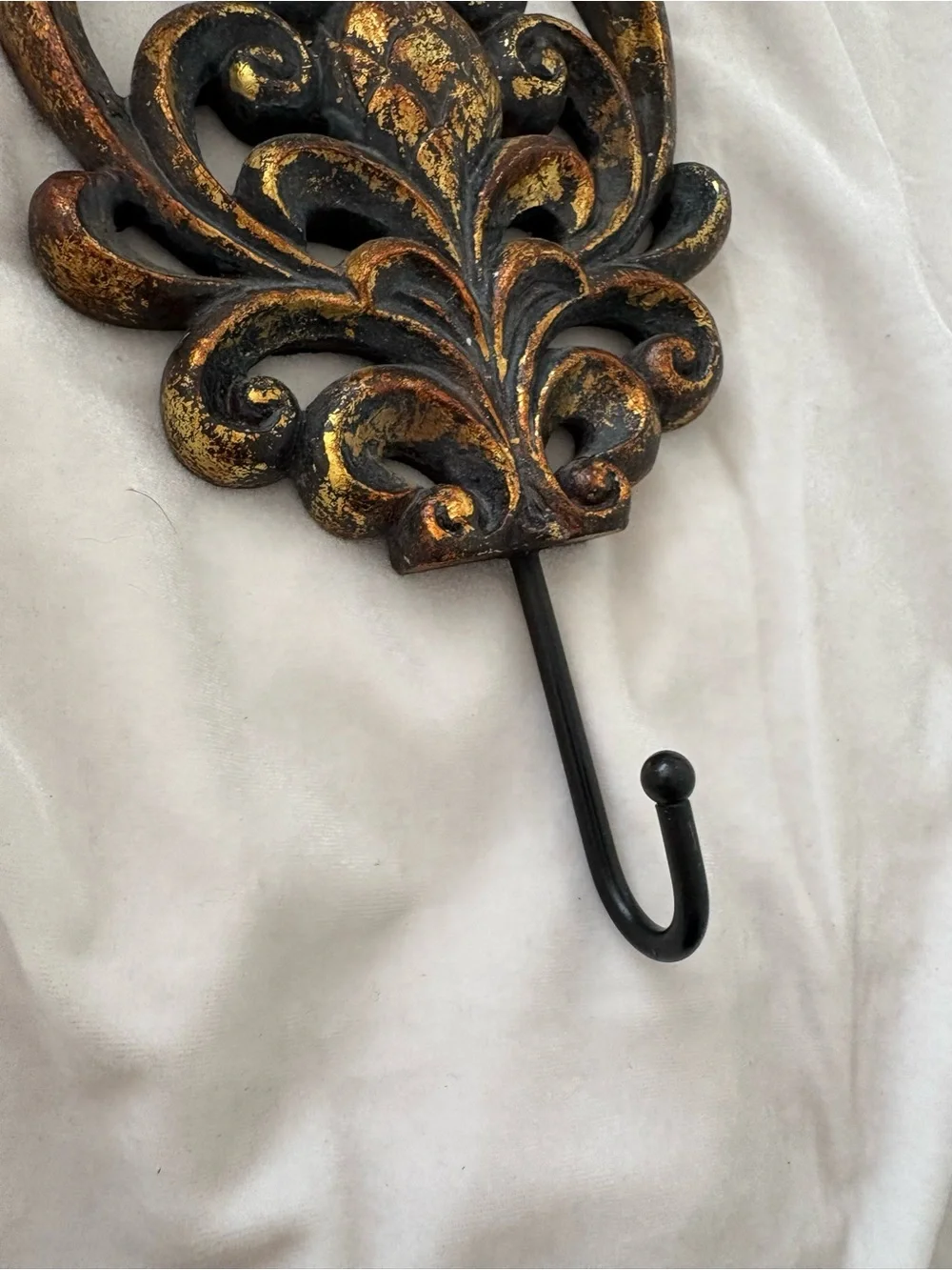 Vintage bronze baroque wall hook home decor metallic filigree